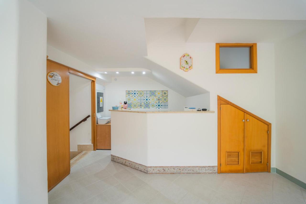 Bed and Breakfast Tra I Monti Tramonti Exterior foto